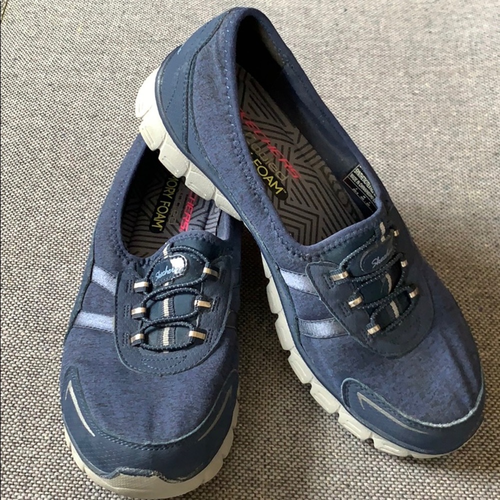 SKETCHERS HARDLY WORN SLIP ON SNEAKERS 8